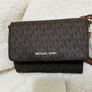 Michael kors Small cross cellphone purse